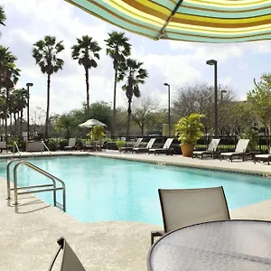 Hotel Embassy By Hilton Airport